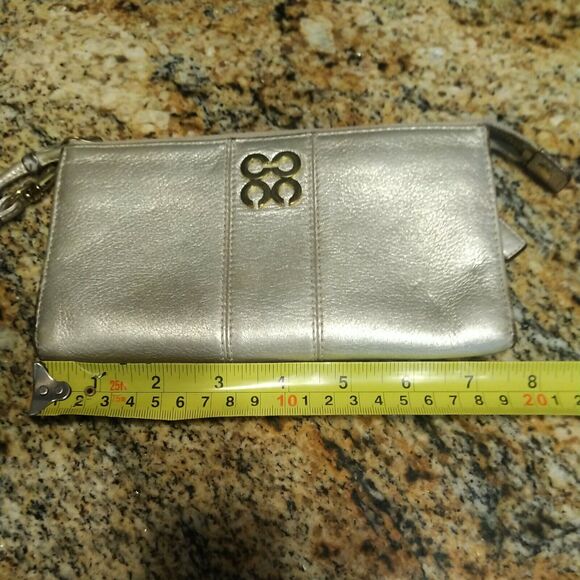 COACH HOLIDAY POPPY SILVER GOLD LMTD LEATHER Wristlet GUC Sm RETIRED - Picture 2 of 12